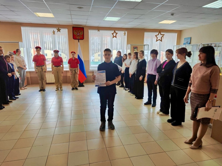Торжественная церемония выноса Государственного флага Российской Федерации.